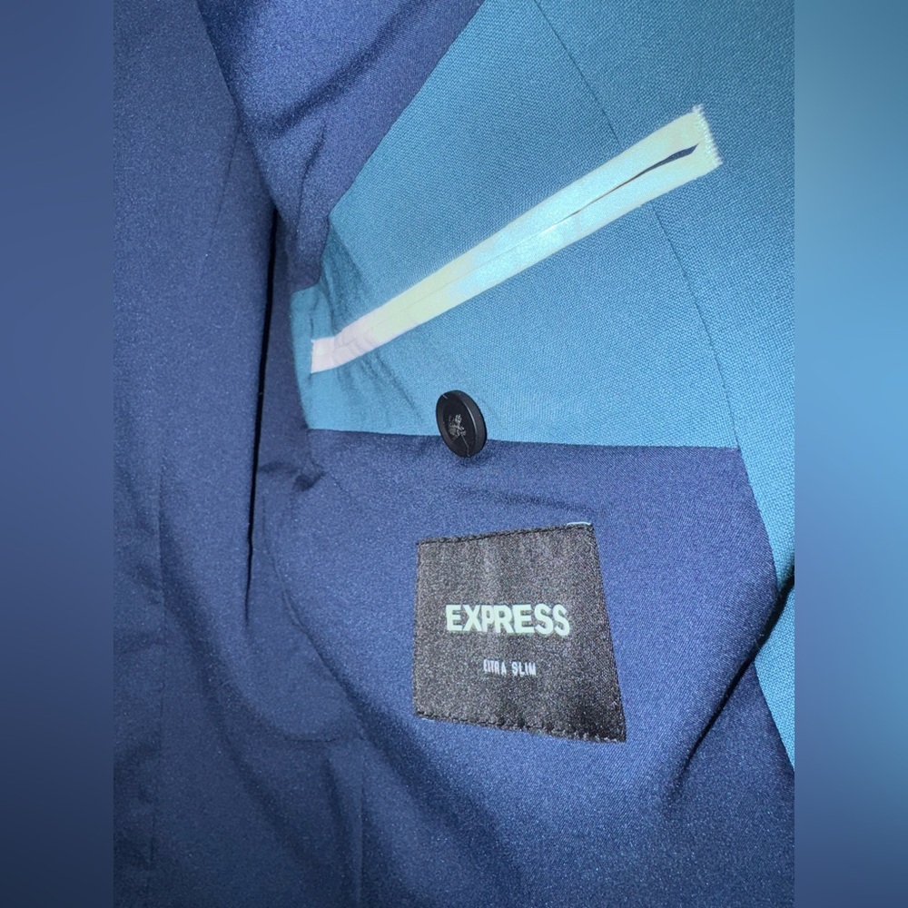 Express Suit - Picture 3 of 8